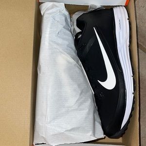 New in box Mens sz 10 Lunar Clipper Turf